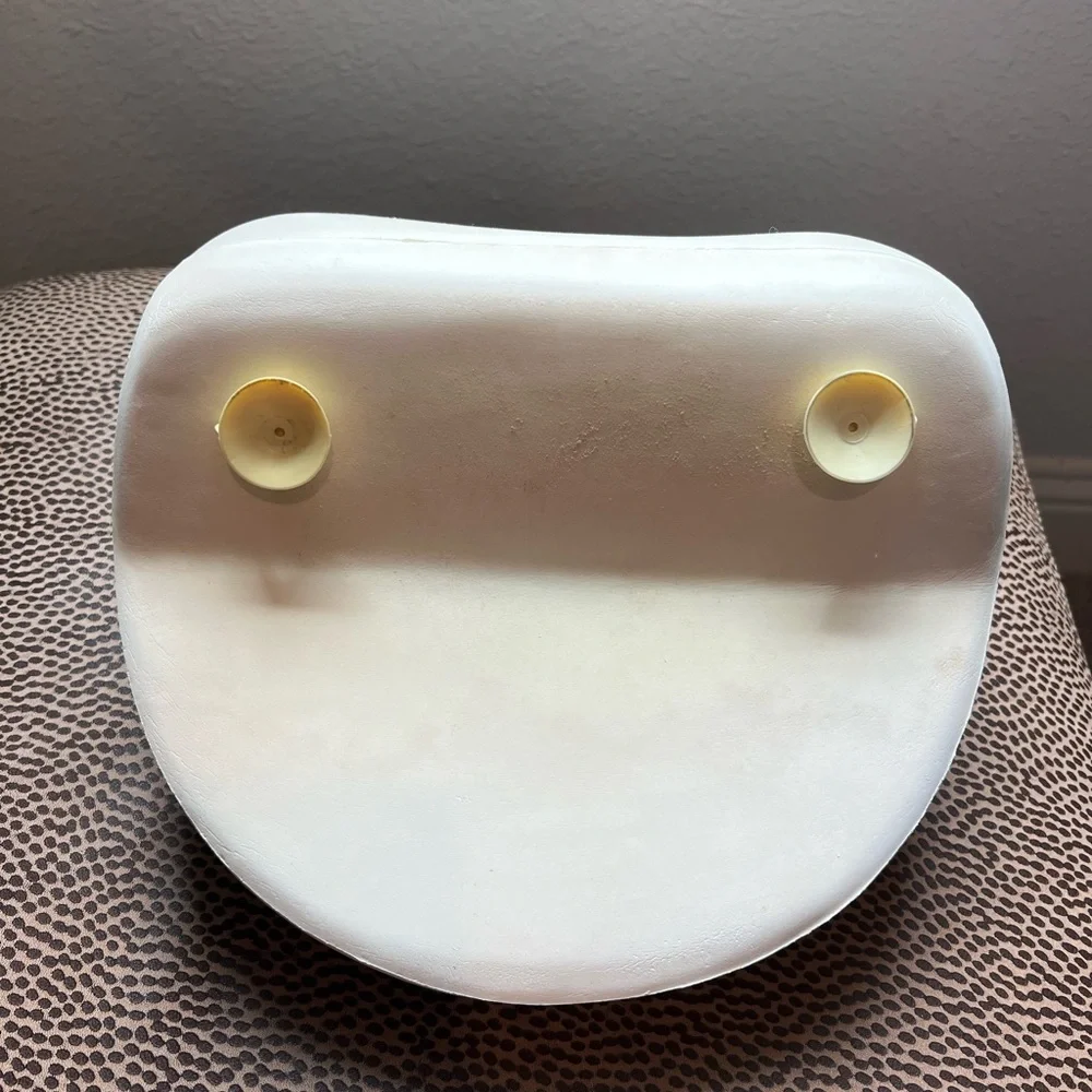 Bathtub head rest